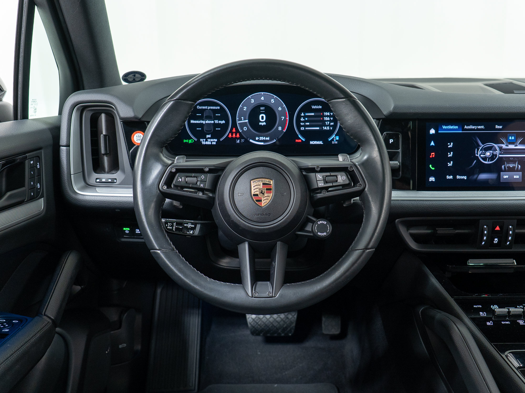 Used 2025 Porsche Cayenne AWD/4WD image 20