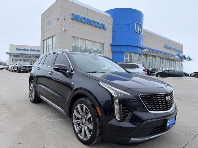 Used 2022 Cadillac XT4 Premium Luxury image 1
