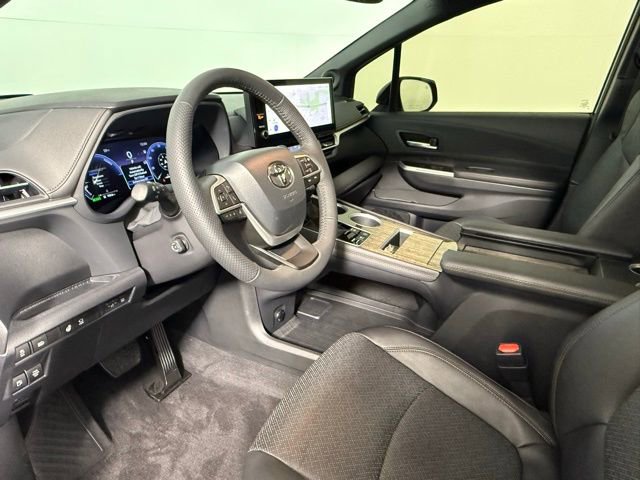 Used 2025 Toyota Sienna Platinum image 18