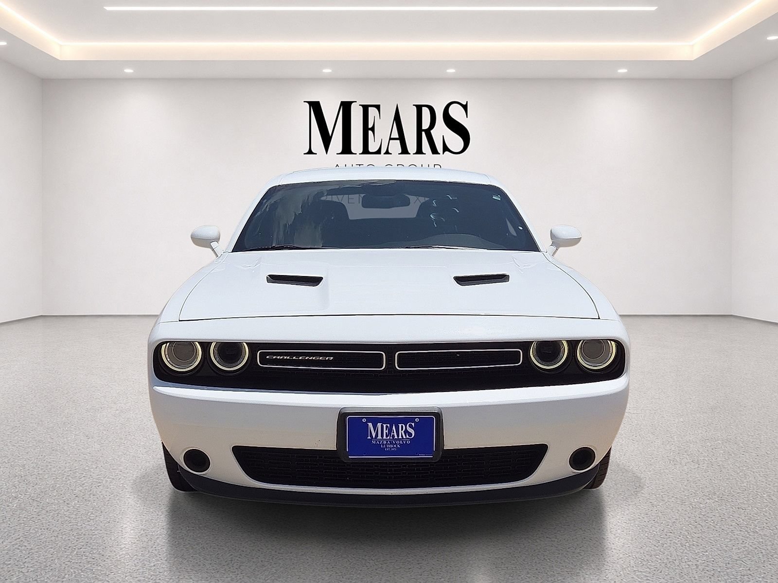 Used 2016 Dodge Challenger SXT RWD image 8