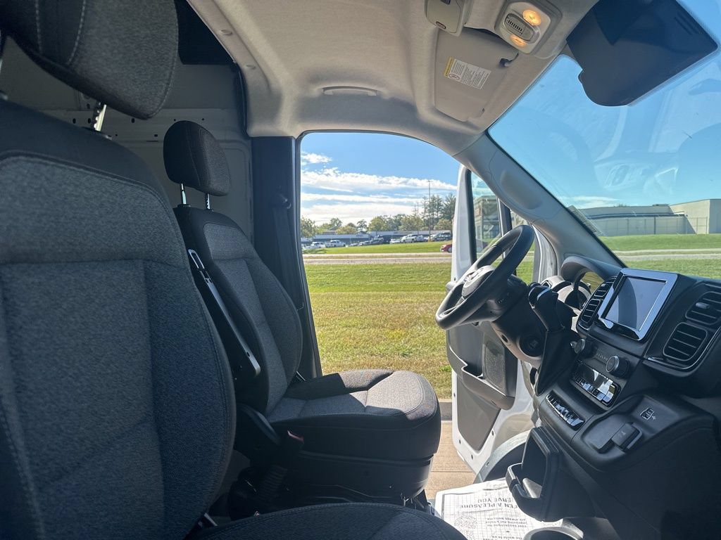 New 2025 RAM ProMaster 2500 w/ Convenience Group FWD image 23