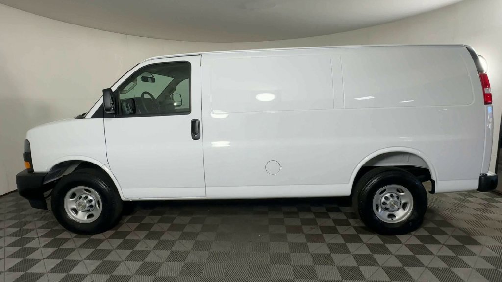 Used 2026 Chevrolet Express 2500 w/ Communications Package RWD image 8
