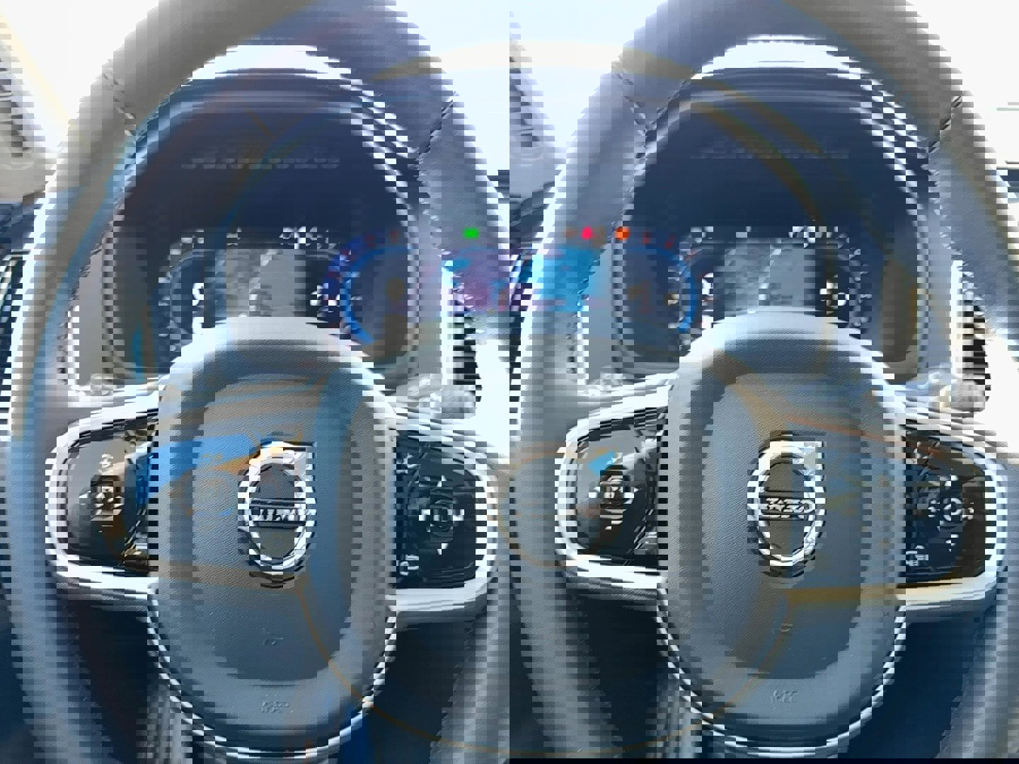 Certified 2023 Volvo XC90 B6 Ultimate w/ Lounge Package image 21