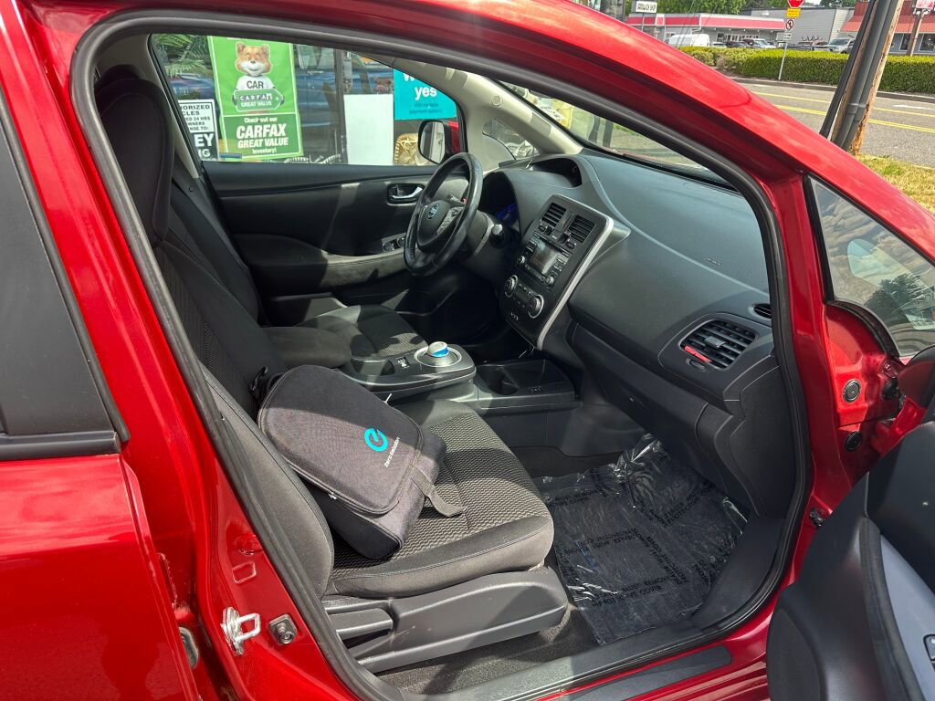 Used 2015 Nissan Leaf S w/ Charge Package FWD image 13
