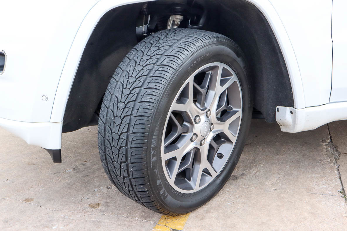 Used 2019 Jeep Grand Cherokee Overland AWD/4WD image 18