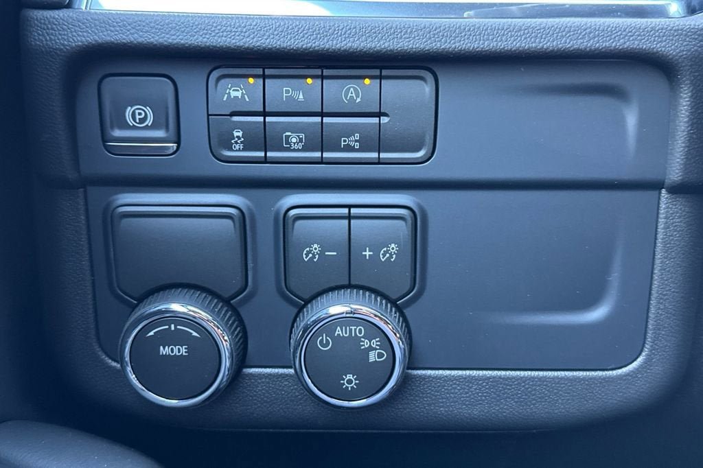 New 2026 Chevrolet Suburban LS RWD image 29