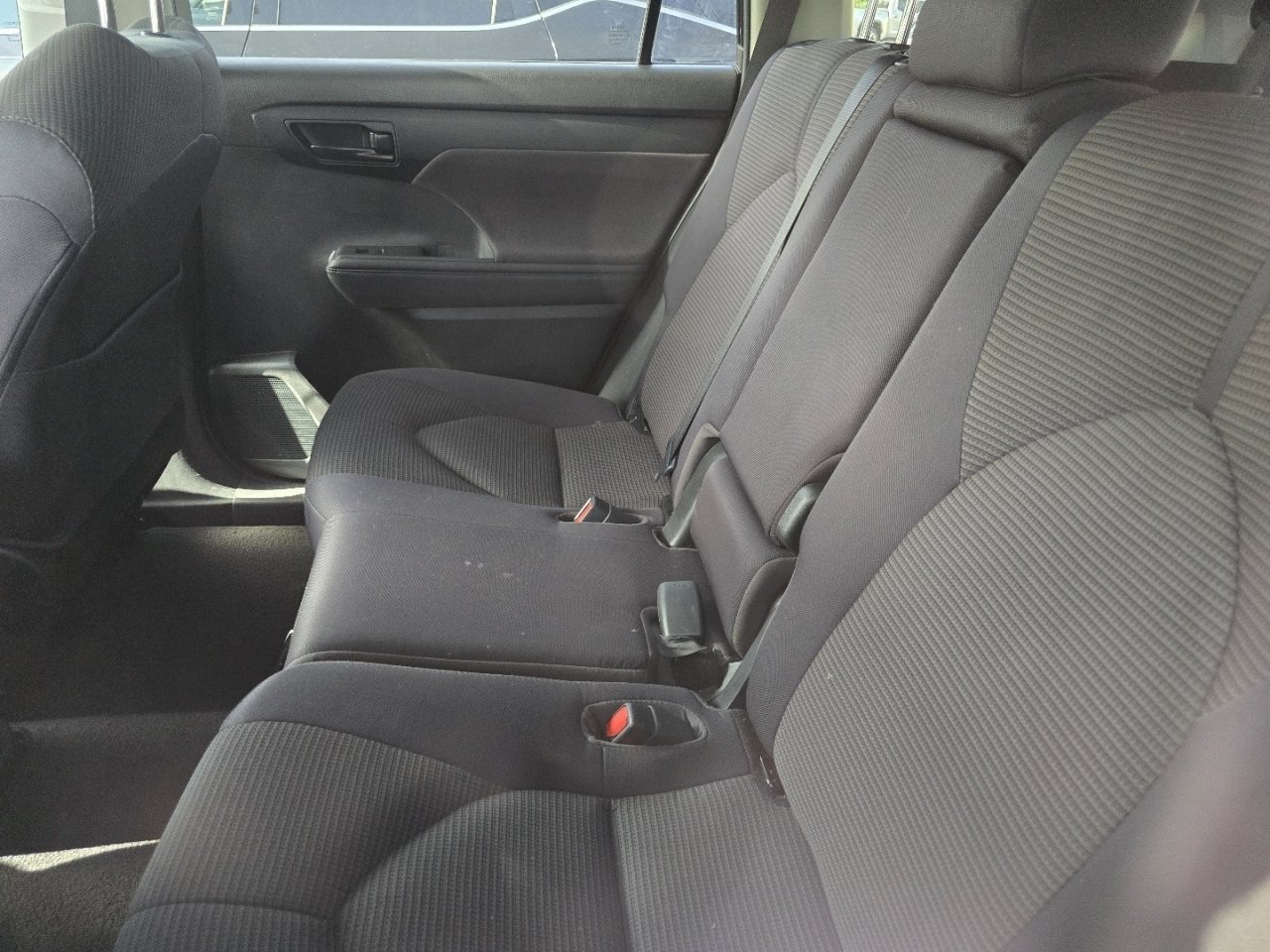 Used 2023 Toyota Highlander LE AWD/4WD image 22