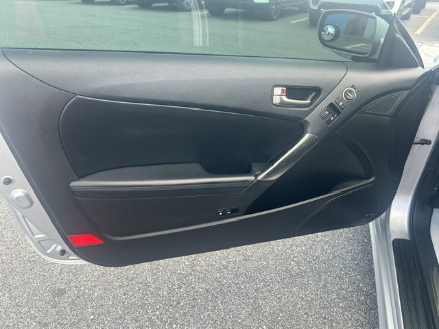 Used 2013 Hyundai Genesis 3.8 RWD image 11