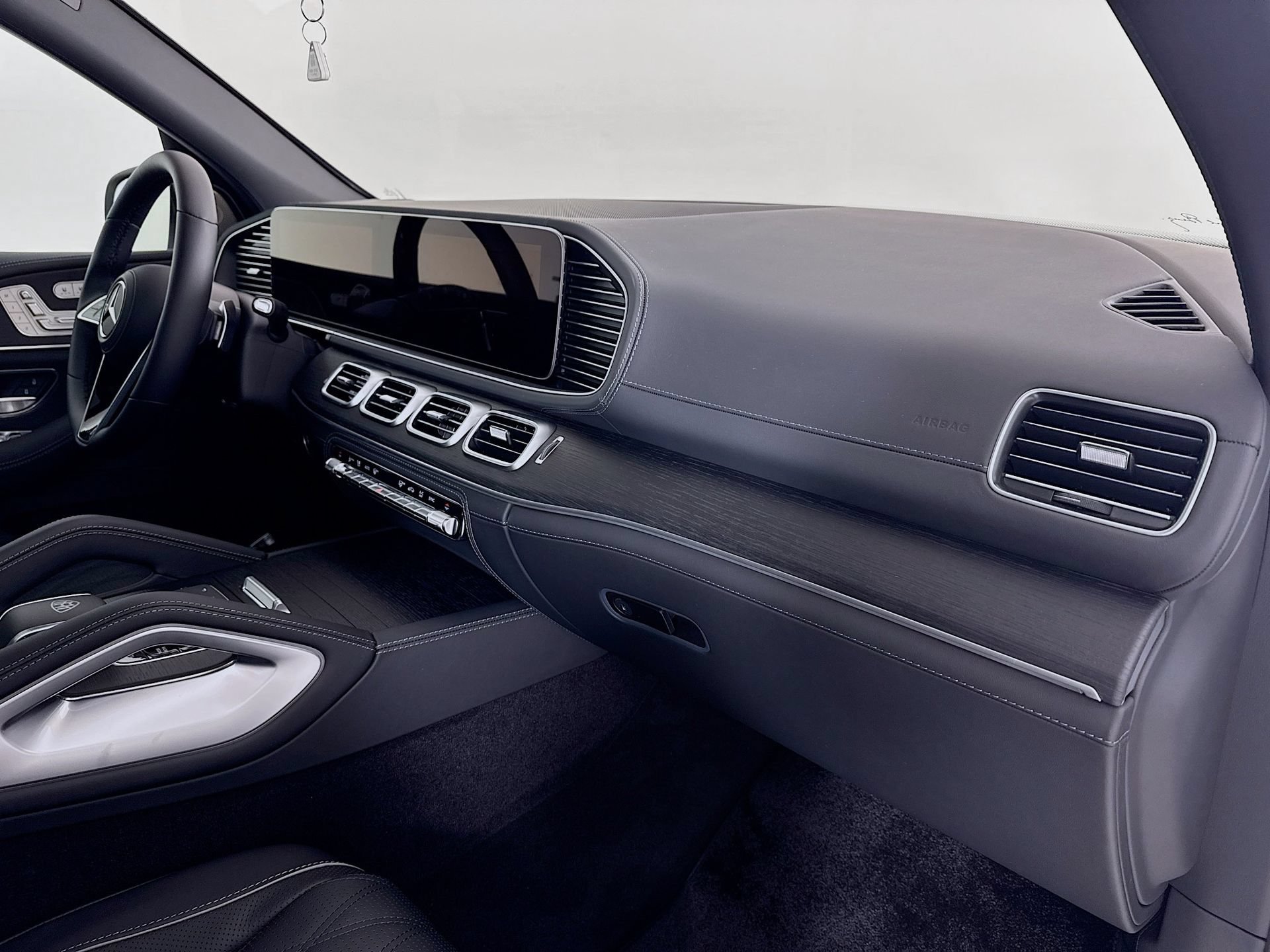 New 2026 Mercedes-Benz Maybach GLS 600 4MATIC image 32