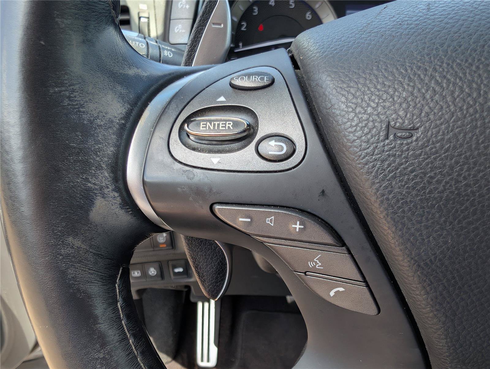 Used 2019 INFINITI Q70 Luxe w/ Sport Package RWD image 25