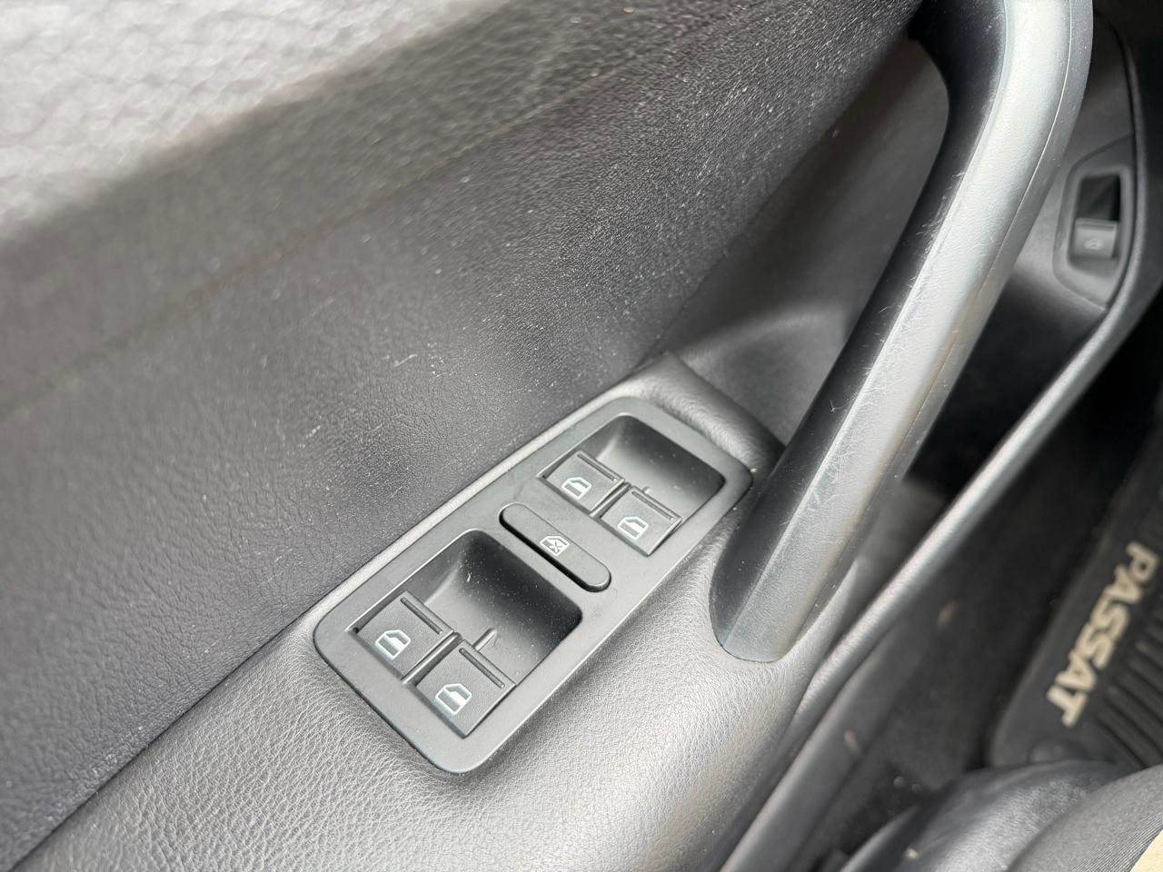 Used 2013 Volkswagen Passat 2.5 S FWD image 28