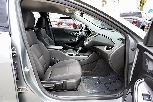 Used 2025 Chevrolet Malibu RS FWD image 18