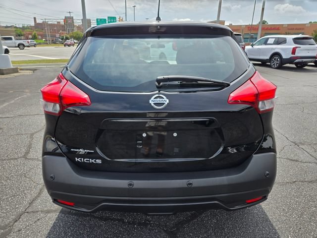 Used 2020 Nissan Kicks S FWD image 8