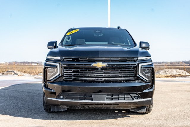 Used 2025 Chevrolet Suburban High Country AWD/4WD image 2