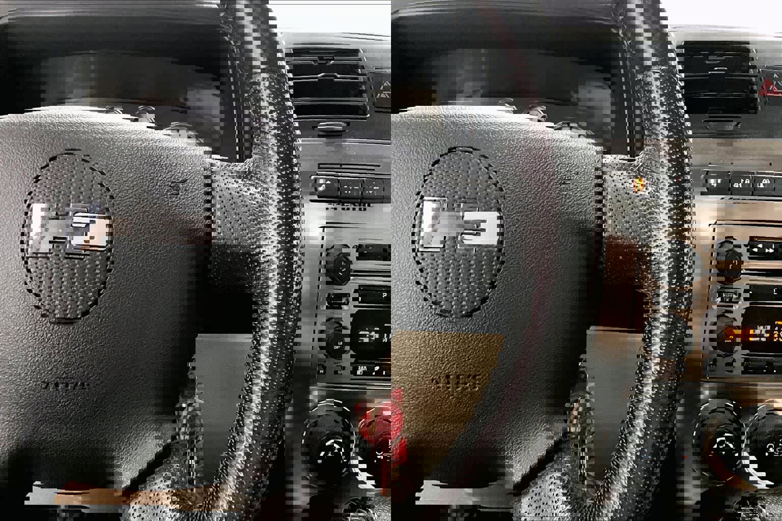 Used 2010 HUMMER H3T Luxury w/ Appearance Package AWD/4WD image 21