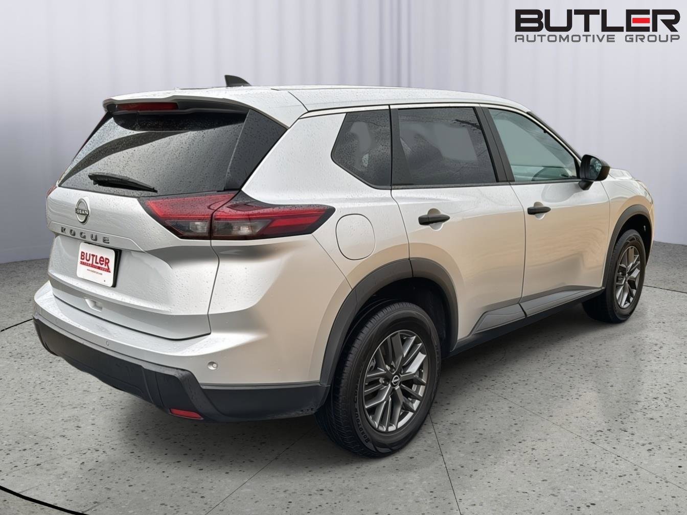 Used 2024 Nissan Rogue S image 5