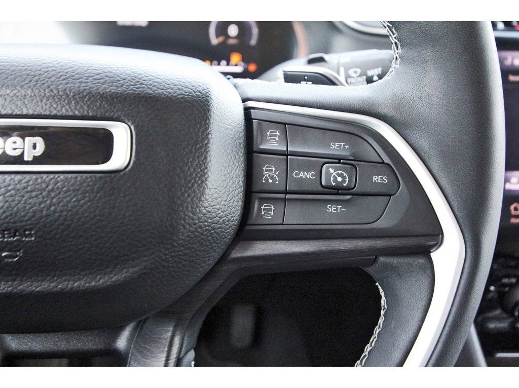 Used 2023 Jeep Grand Cherokee Limited image 19