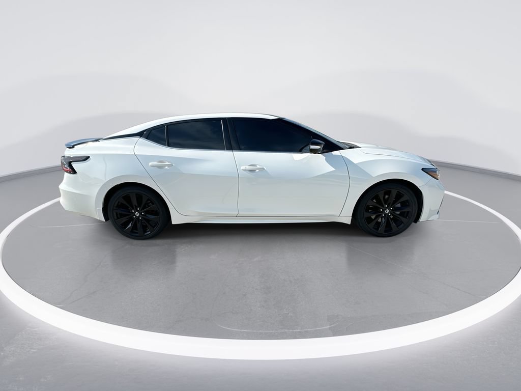 Used 2022 Nissan Maxima SR w/ Sport Mat Group FWD image 9
