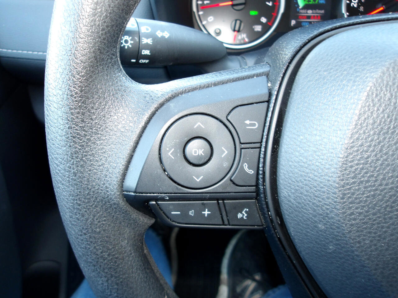 Used 2020 Toyota RAV4 LE image 15