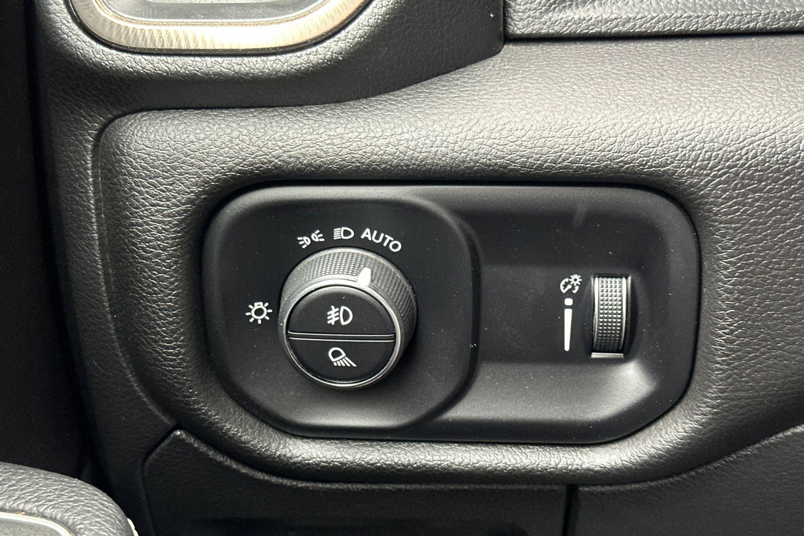 Used 2023 RAM 1500 Rebel w/ Night Edition image 33