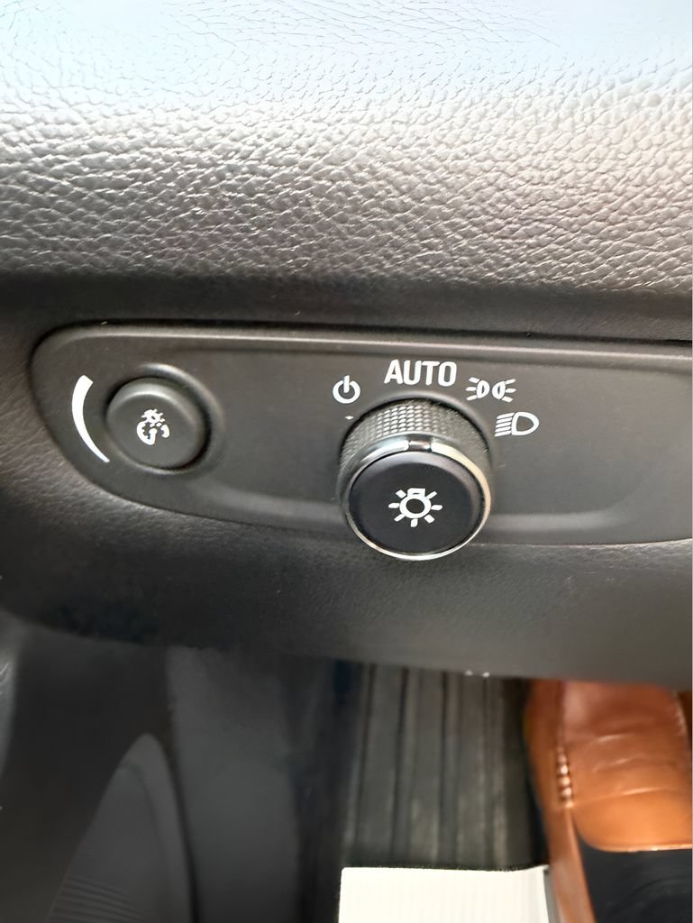 Used 2018 Chevrolet Traverse LS AWD/4WD image 20