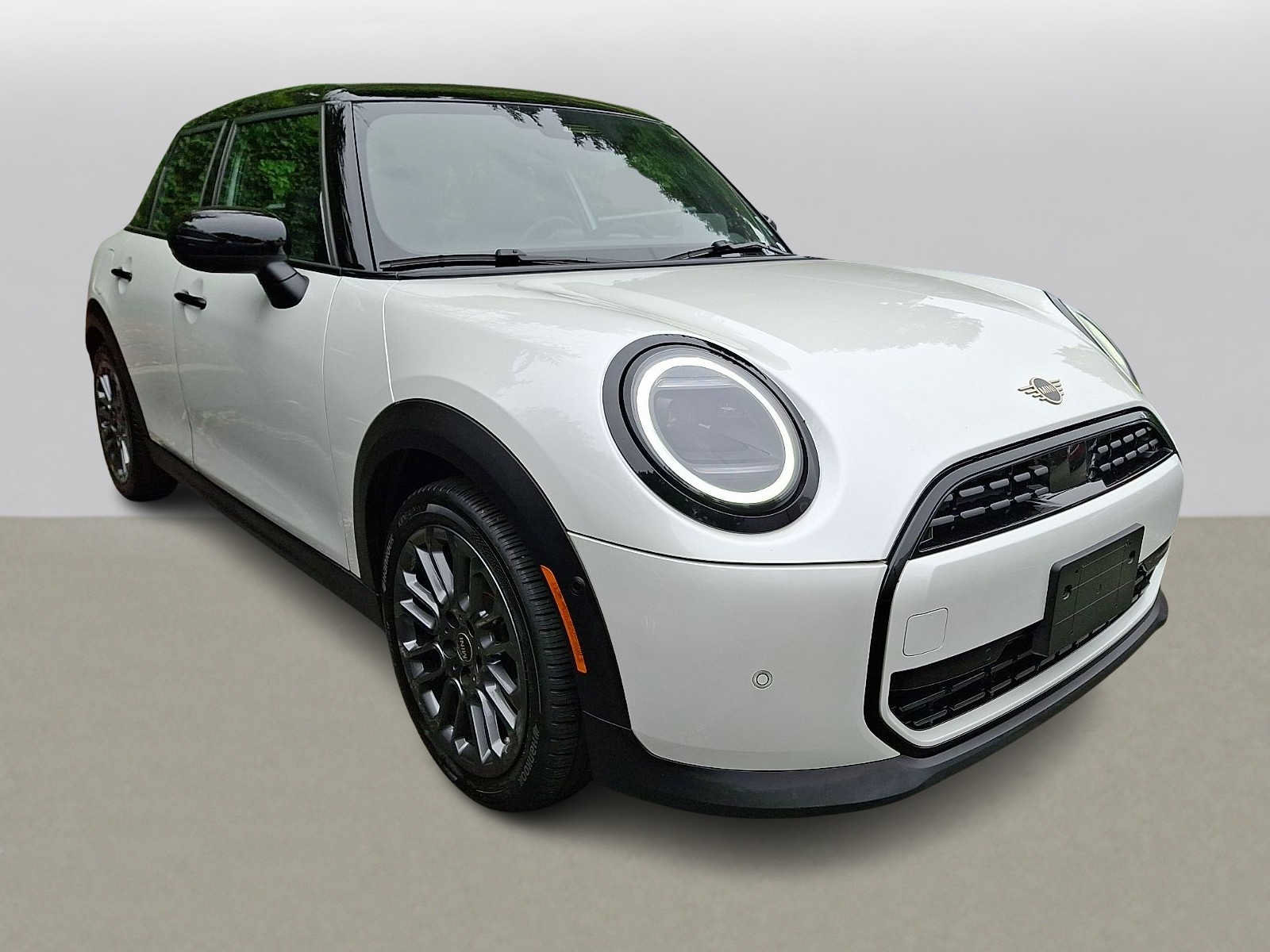 Used 2026 MINI Cooper 4-Door Hardtop FWD image 3