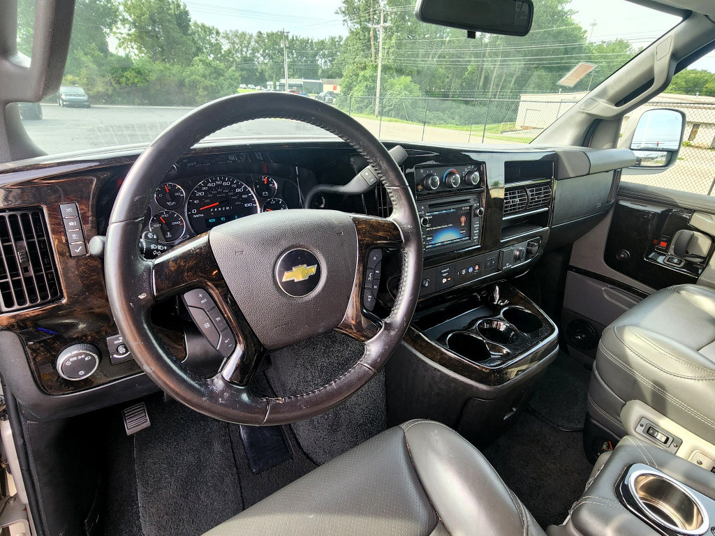 Used 2020 Chevrolet Express 2500 w/ Enhanced Convenience Package RWD image 23