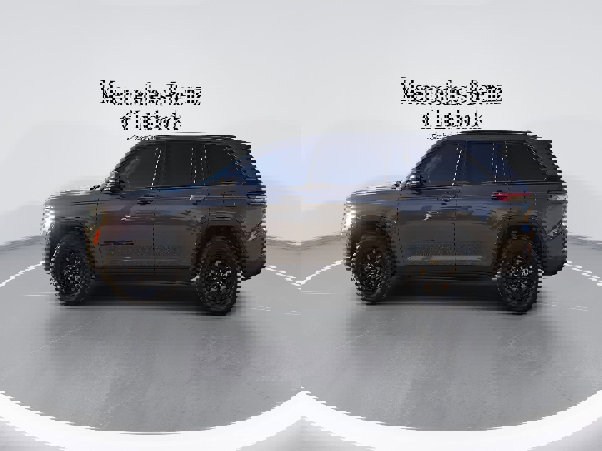 Used 2025 Jeep Grand Cherokee Altitude image 5