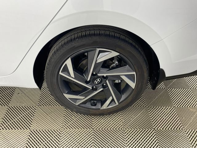 Certified 2025 Hyundai Elantra SEL image 19