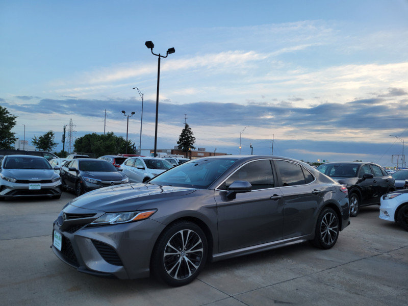 Used 2018 Toyota Camry SE FWD image 4