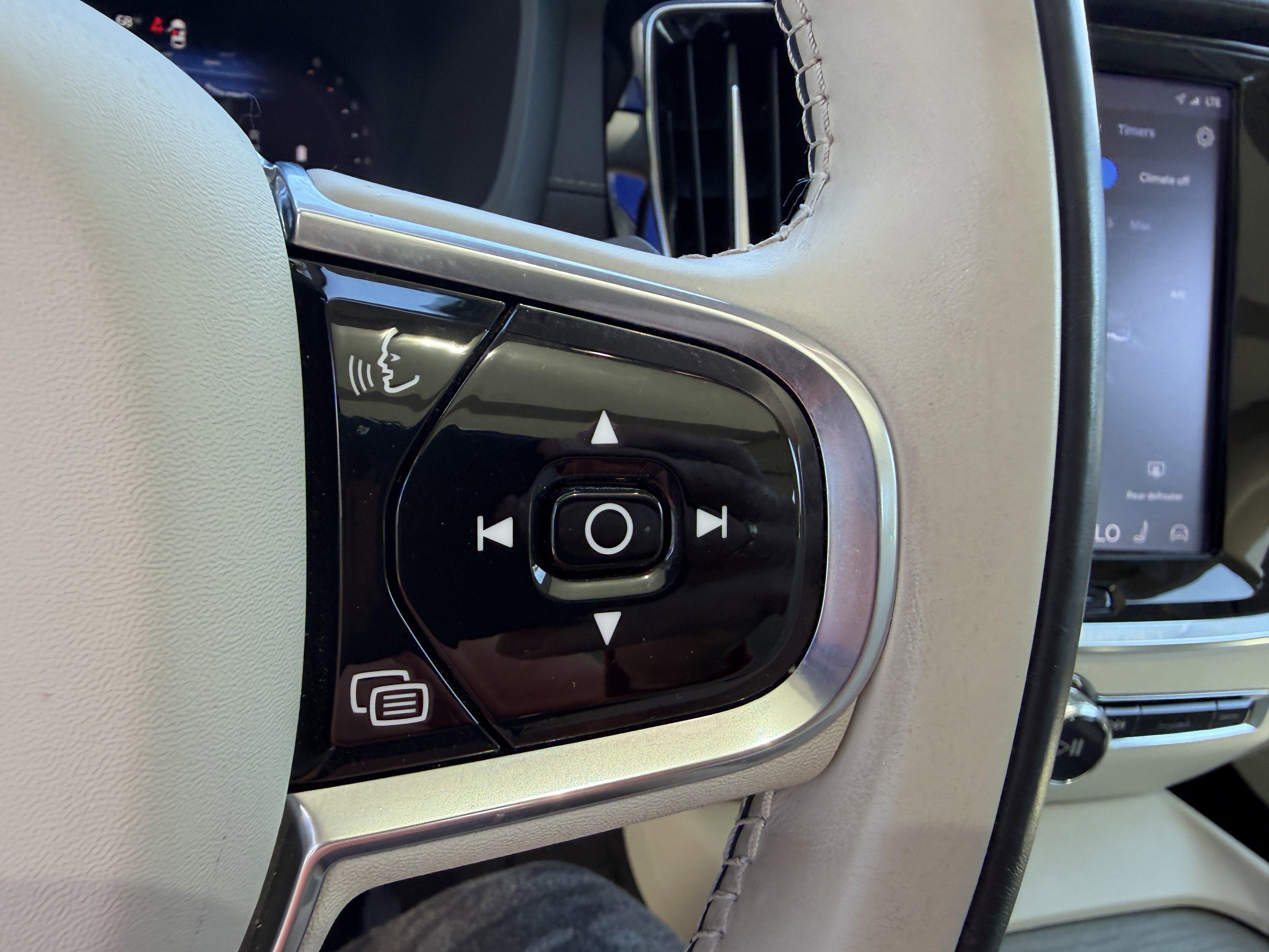 Certified 2023 Volvo S60 B5 Ultimate w/ Climate Package image 27