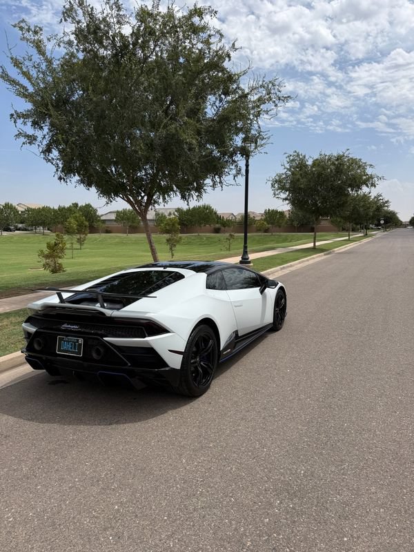 Used 2021 Lamborghini Huracan EVO RWD image 4