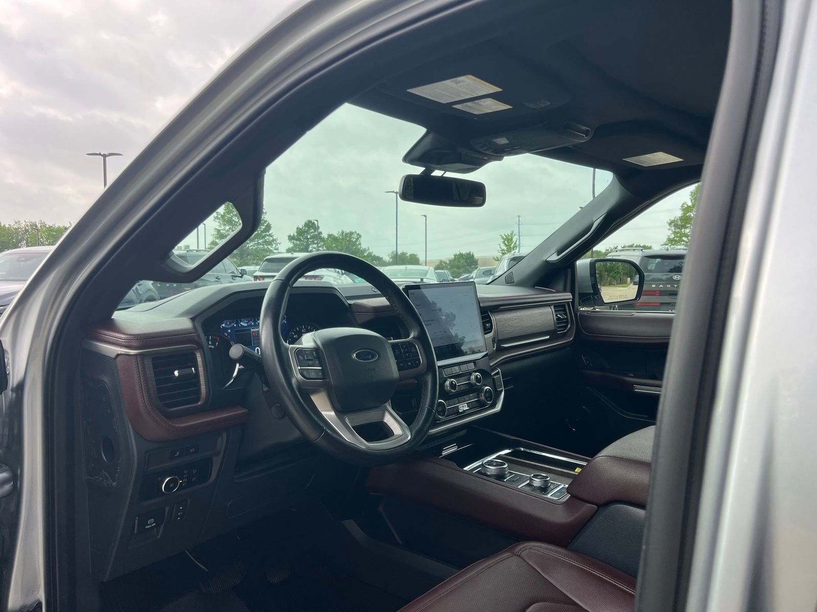 Used 2024 Ford Expedition Limited AWD/4WD image 25