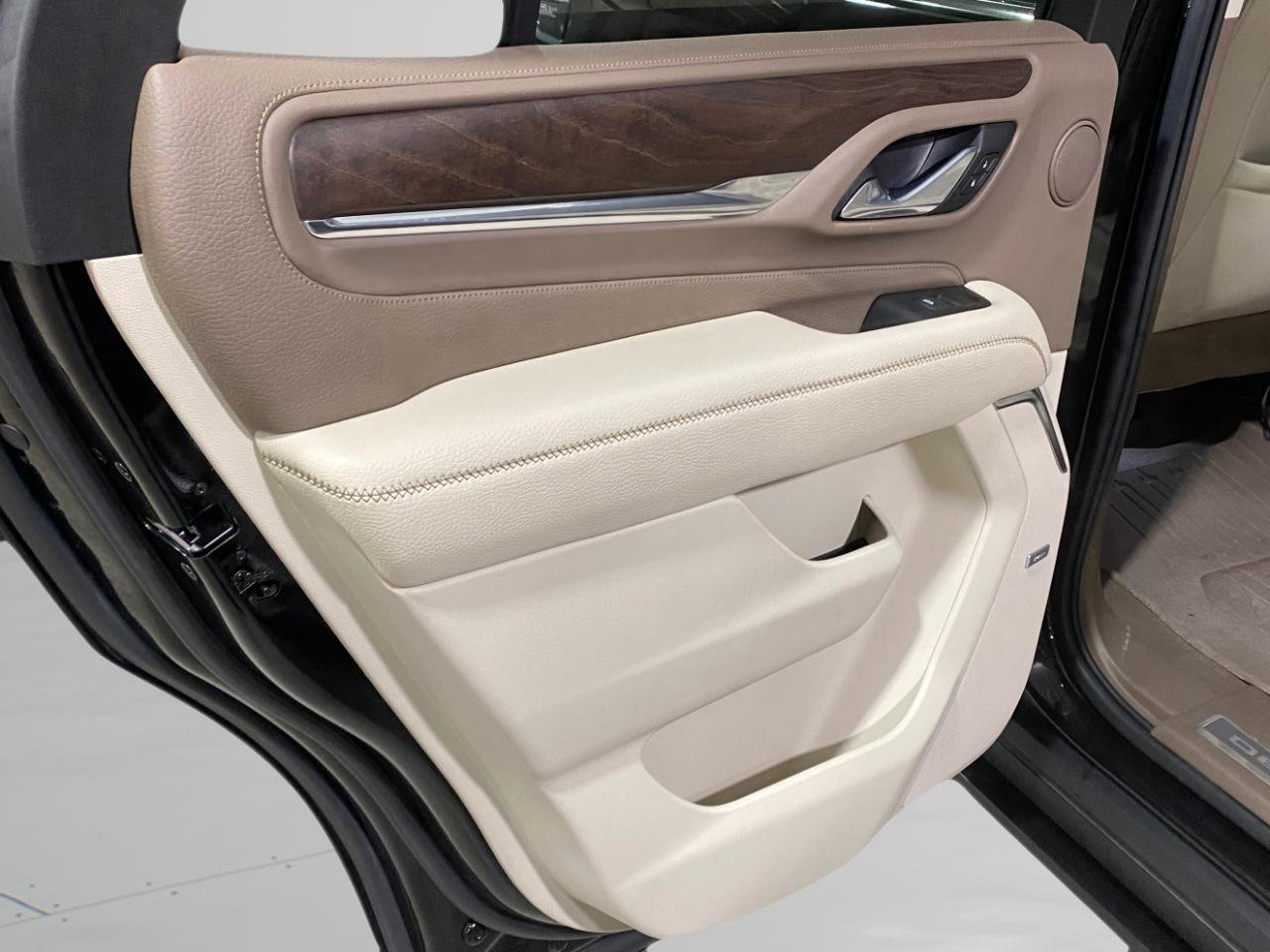 Used 2021 GMC Yukon Denali w/ Denali Premium Package image 10