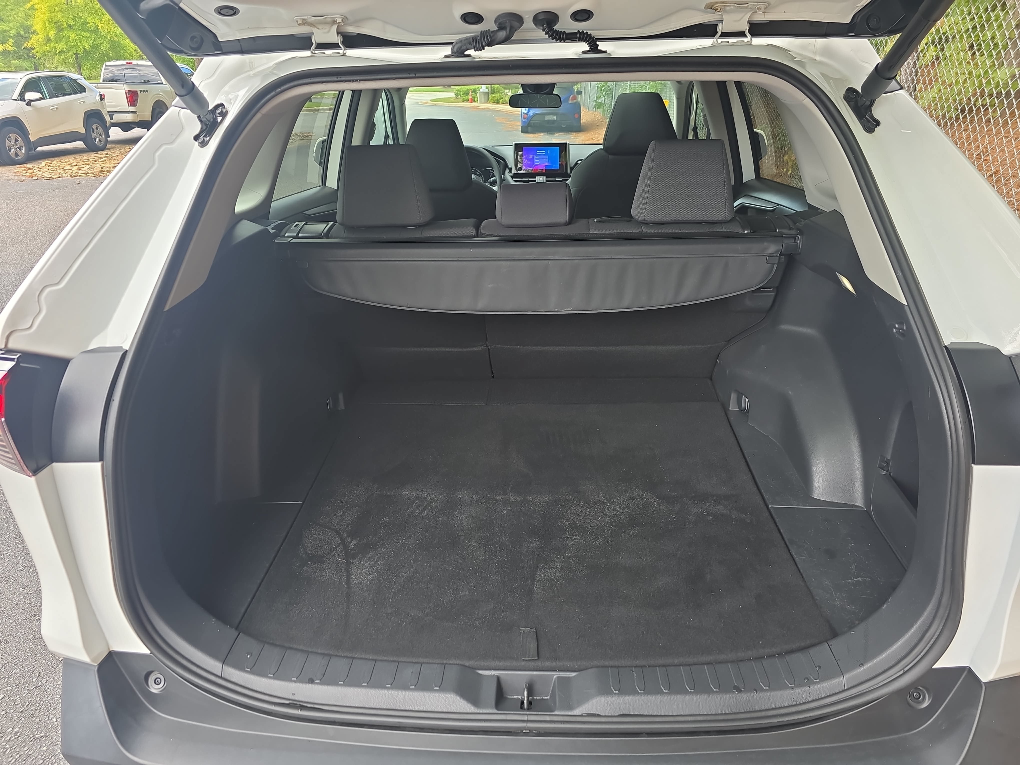 Used 2024 Toyota RAV4 XLE w/ Convenience Package FWD image 12
