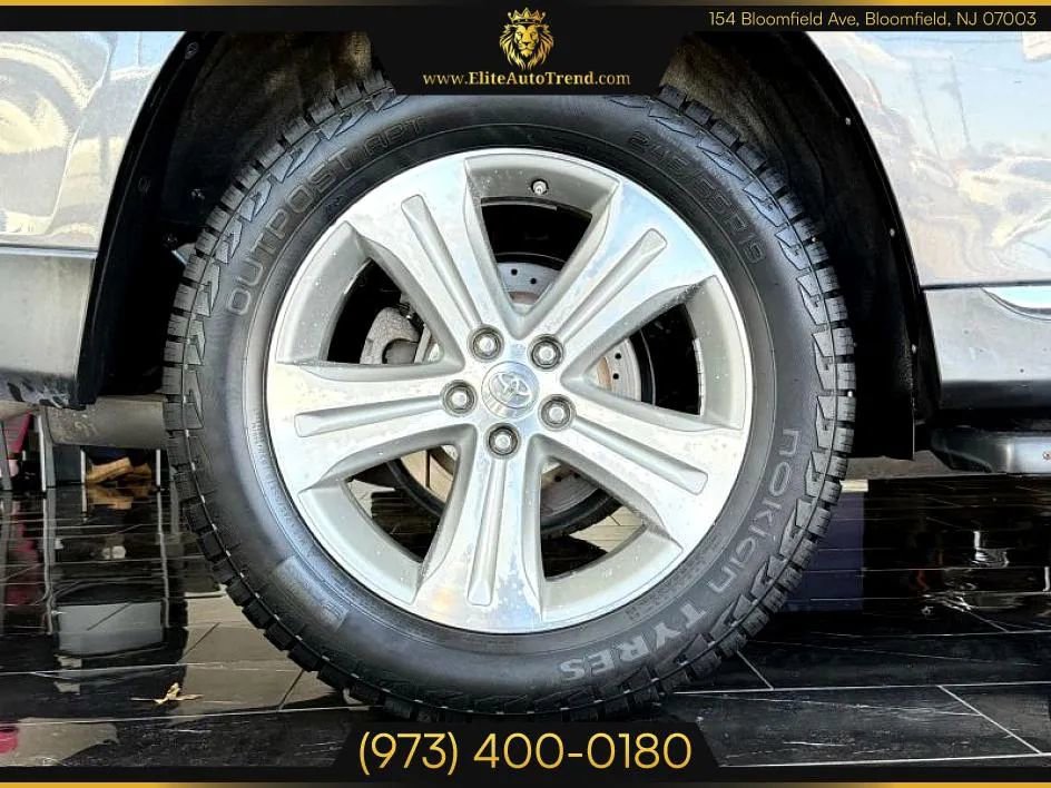 Used 2012 Toyota Highlander Limited w/ Tow Pkg image 30