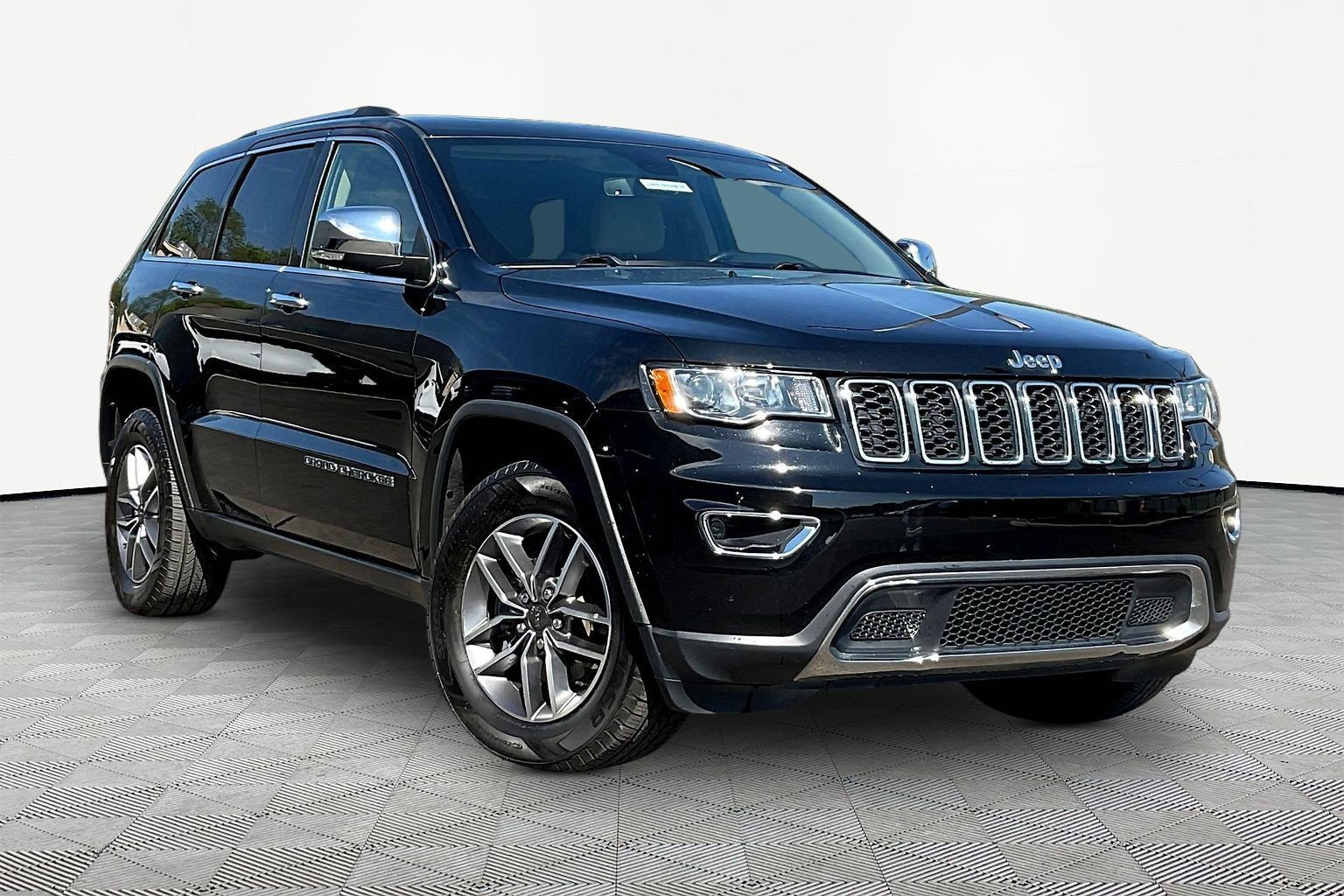 Used 2021 Jeep Grand Cherokee Limited w/ Luxury Group II AWD/4WD image 3