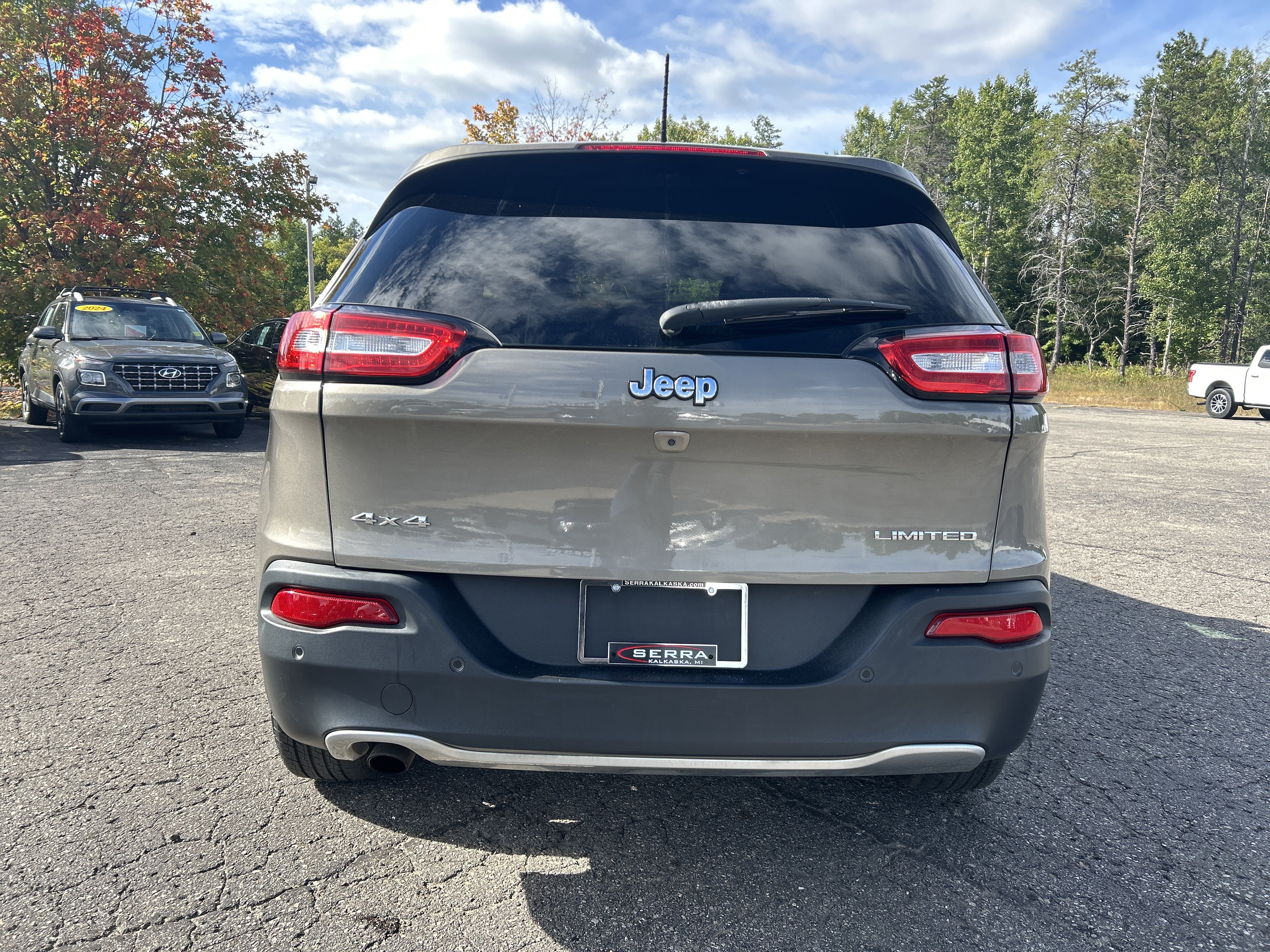 Used 2016 Jeep Cherokee Limited AWD/4WD image 4
