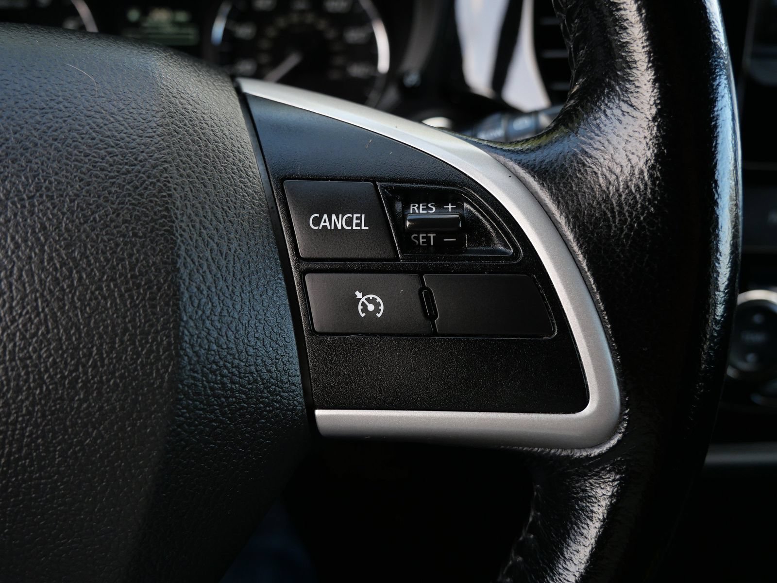Used 2015 Mitsubishi Outlander SE AWD/4WD image 24