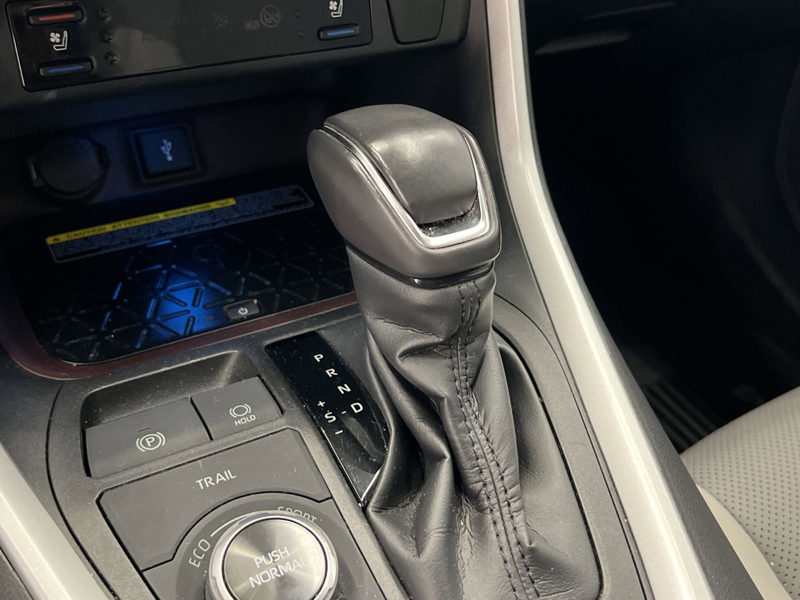 Used 2020 Toyota RAV4 Limited image 19