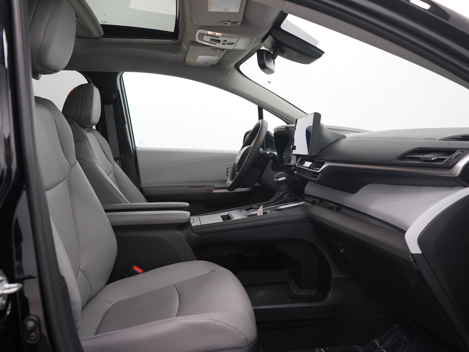 Used 2025 Toyota Sienna XLE w/ XLE Plus Package AWD/4WD image 13