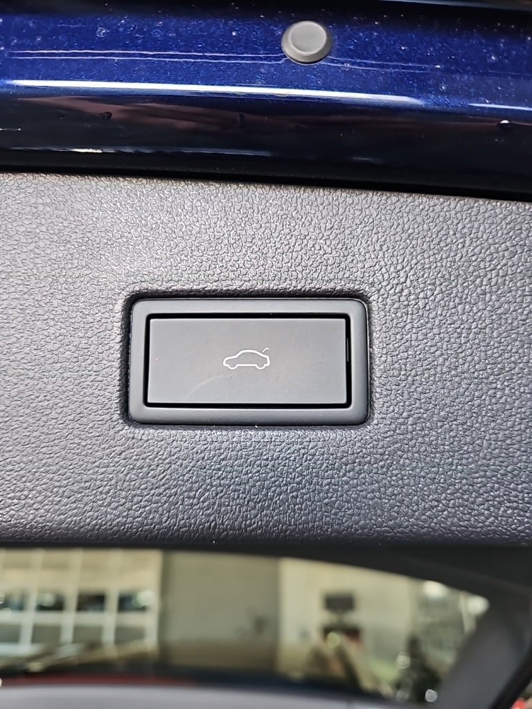 Certified 2024 Volkswagen Tiguan SE w/ Panoramic Sunroof Package image 20