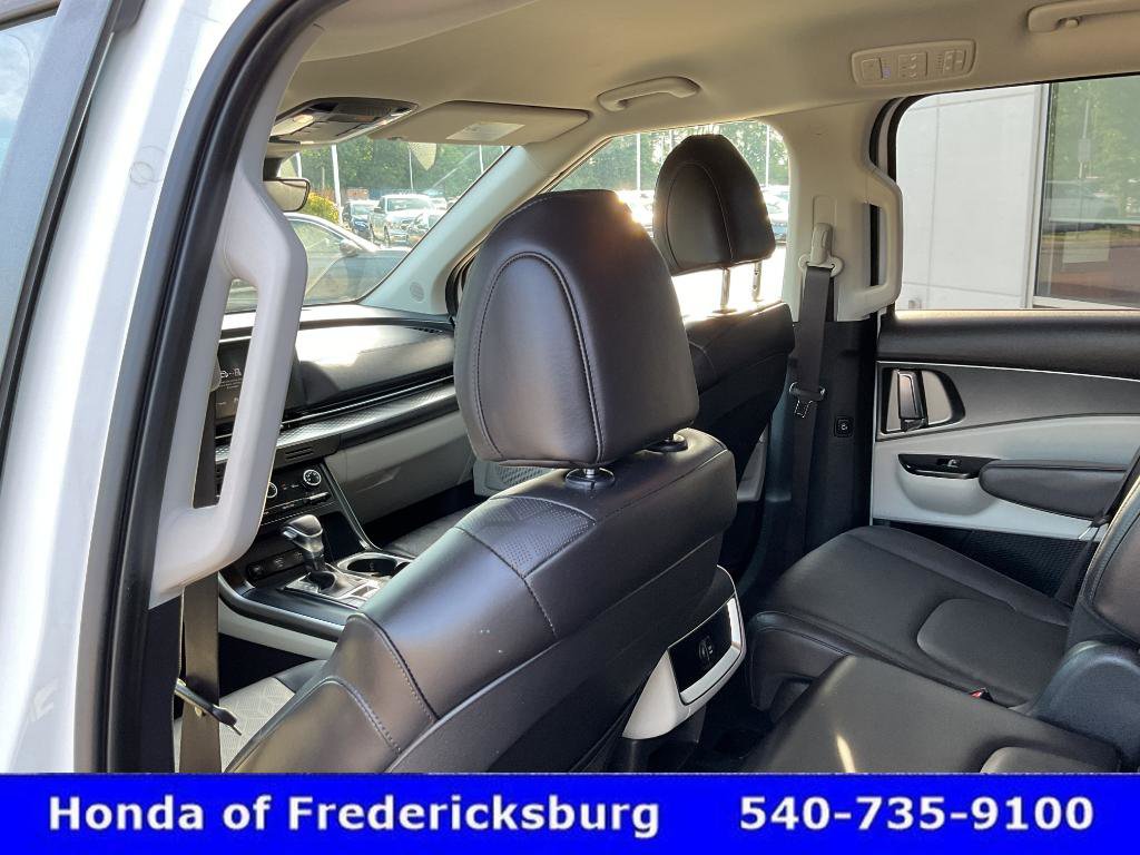 Used 2024 Kia Carnival LX FWD image 26