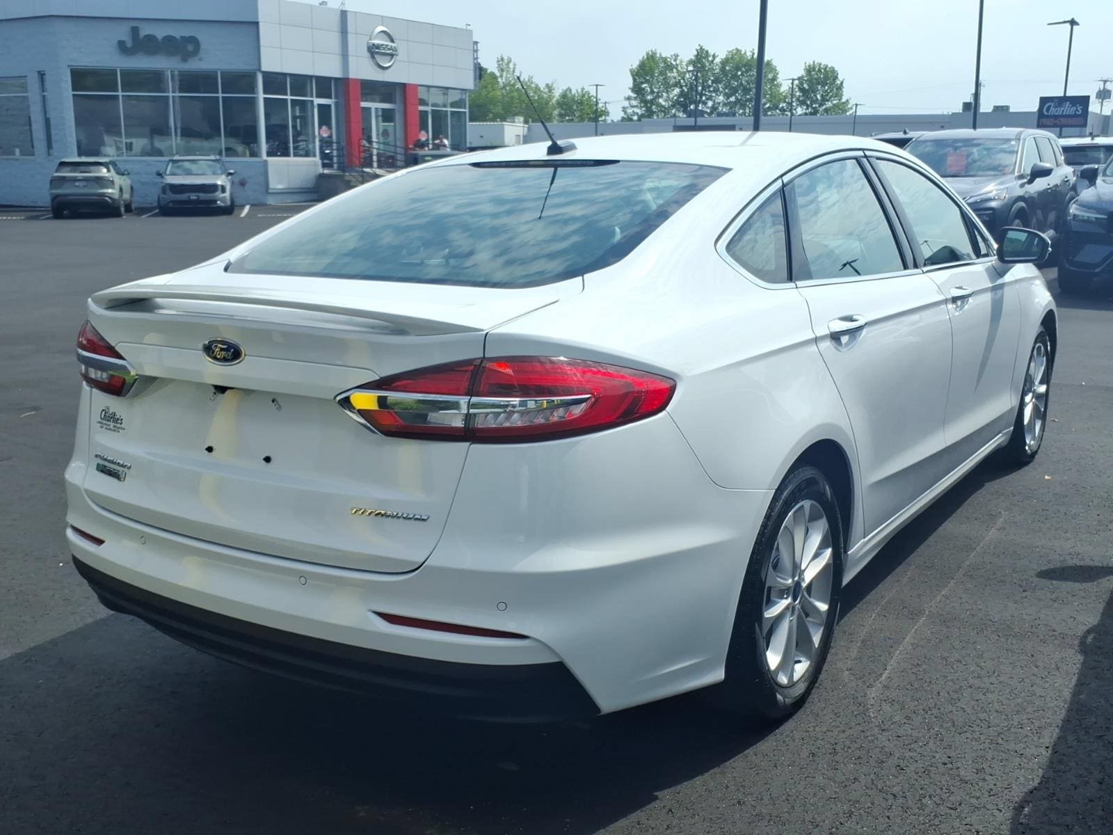 Used 2019 Ford Fusion Energi Titanium FWD image 4