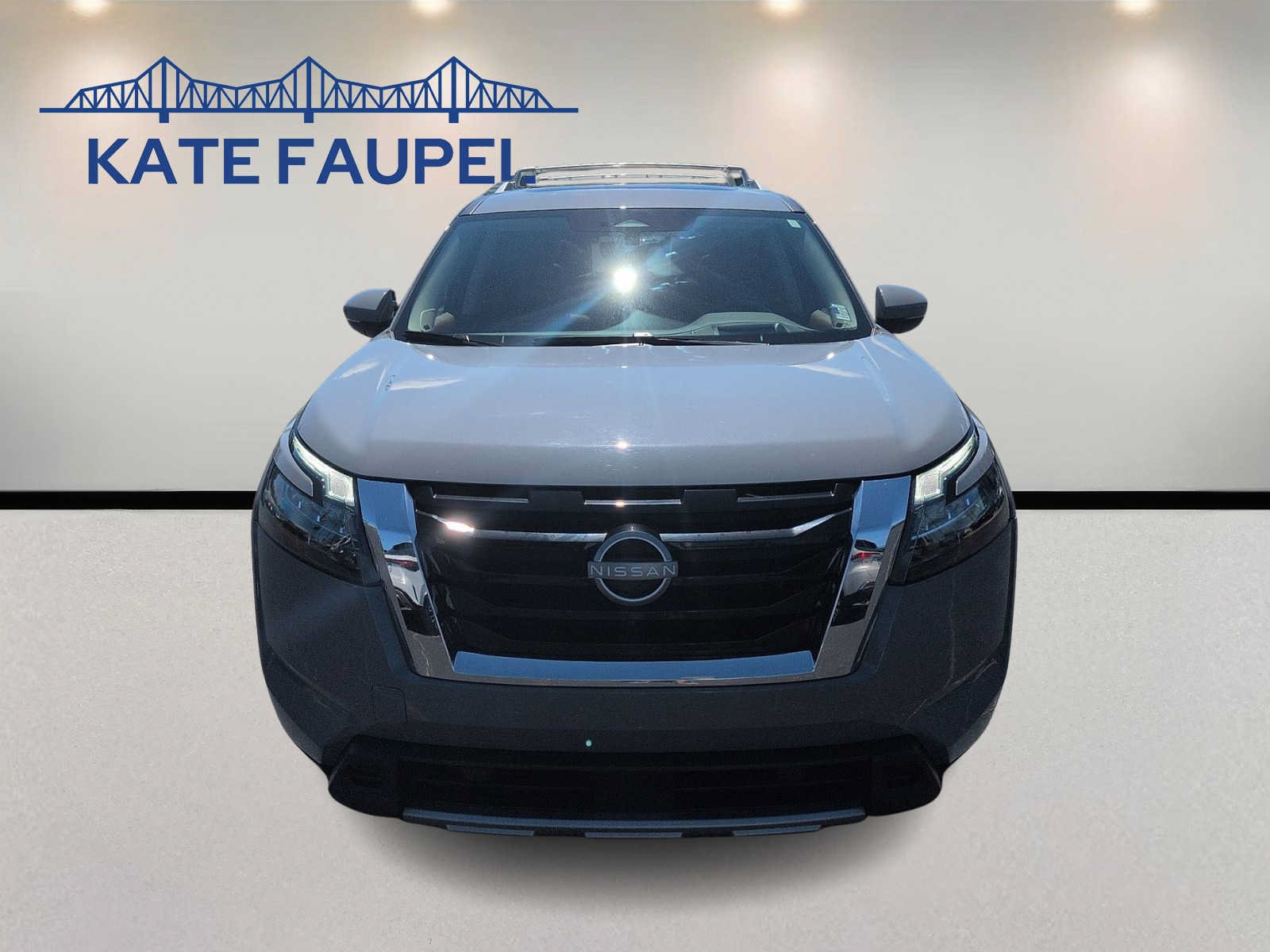 Used 2025 Nissan Pathfinder Platinum w/ Cargo Package AWD/4WD image 2