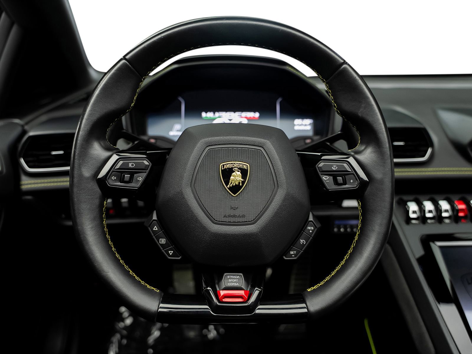 Used 2020 Lamborghini Huracan EVO RWD image 4