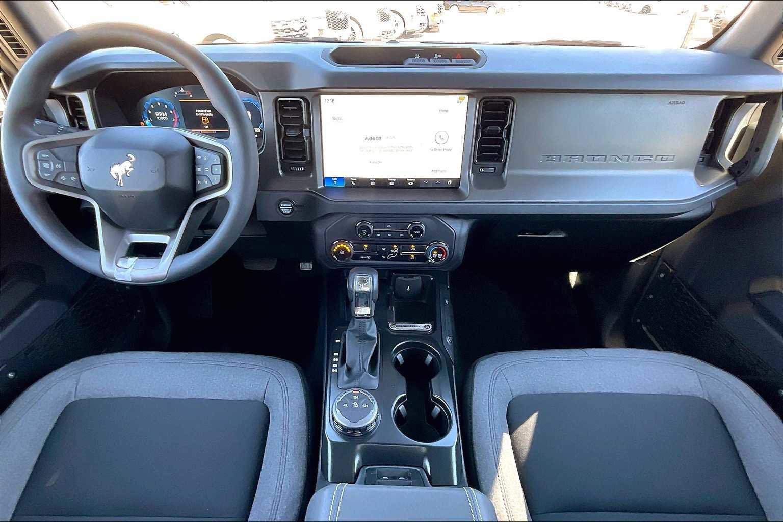 New 2025 Ford Bronco Base image 5