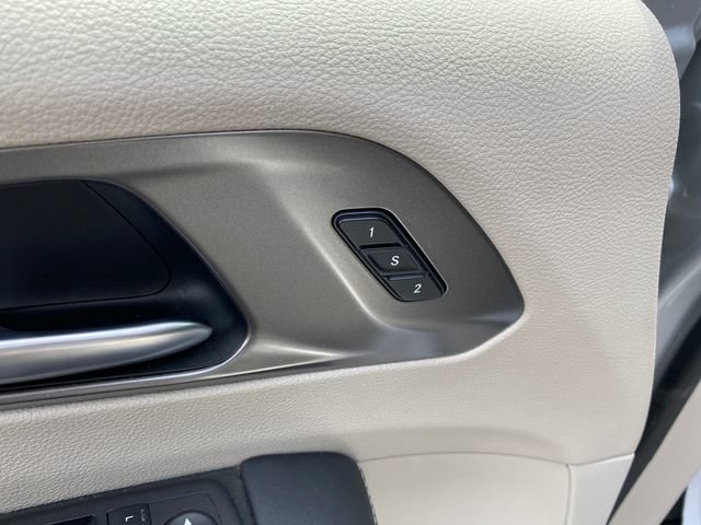 Used 2024 Chrysler Pacifica Touring-L FWD image 15
