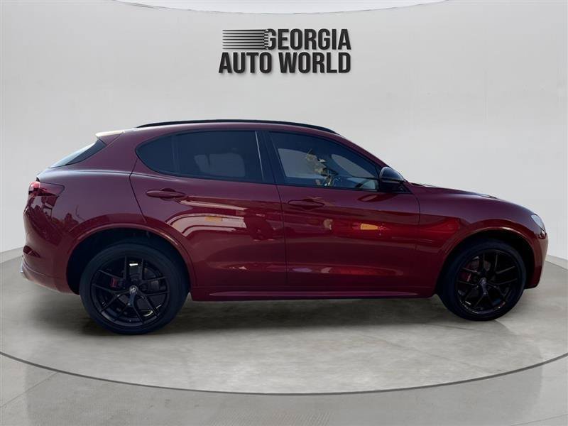 Used 2021 Alfa Romeo Stelvio Ti w/ Premium Package AWD/4WD image 10