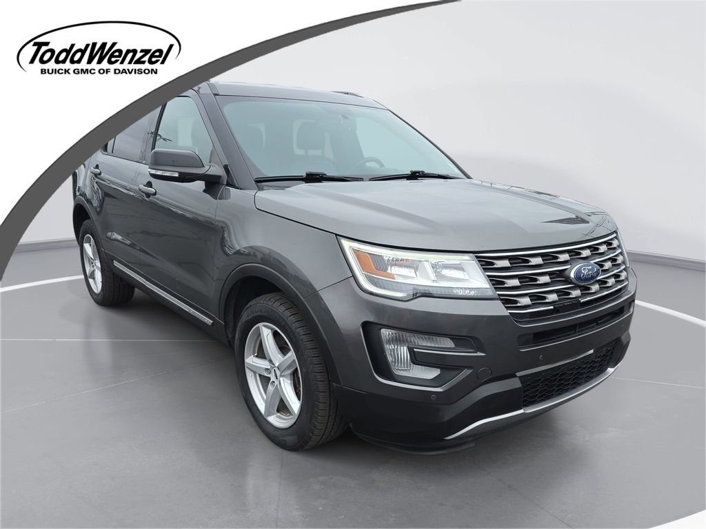 Used 2017 Ford Explorer XLT w/ Equipment Group 202A AWD/4WD image 1